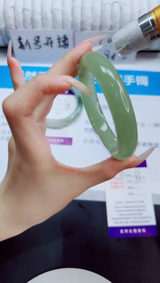 未镶嵌手镯石英质玉63/53.2