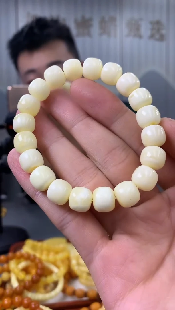 【闪购商品】琥珀裸石未镶嵌手串