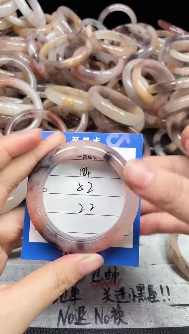 未镶嵌石英质玉手镯184