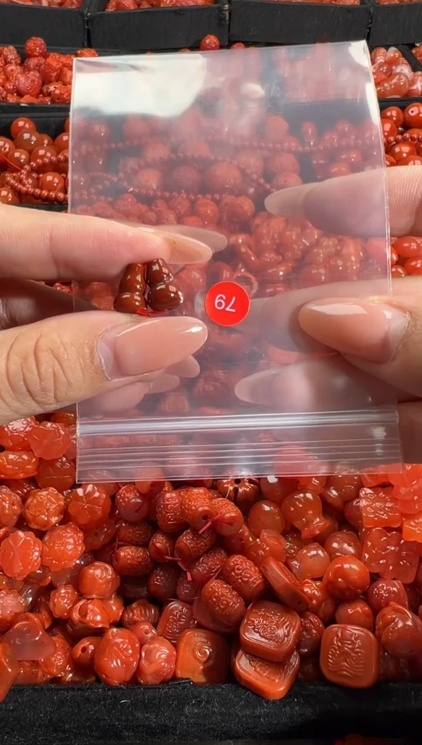 南红玛瑙未镶嵌颈饰1