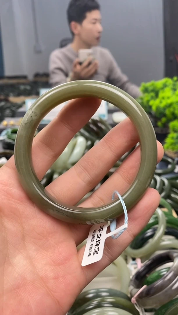 未镶嵌手镯和田玉60