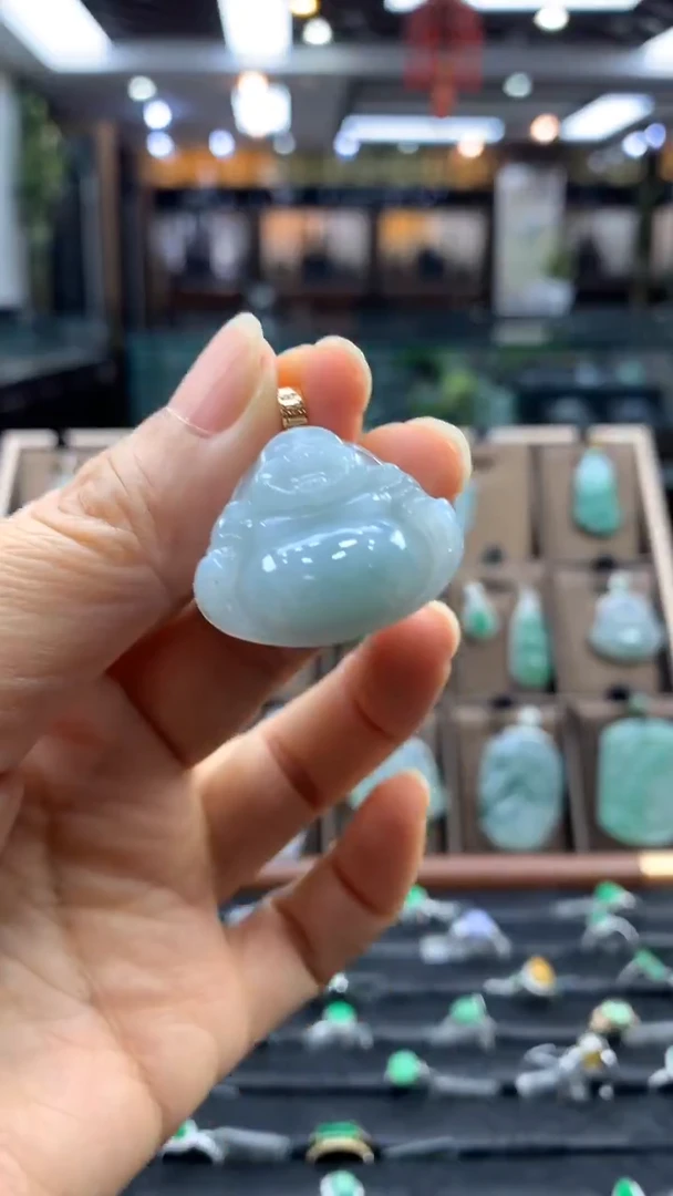 颈饰18K金镶嵌翡翠佛