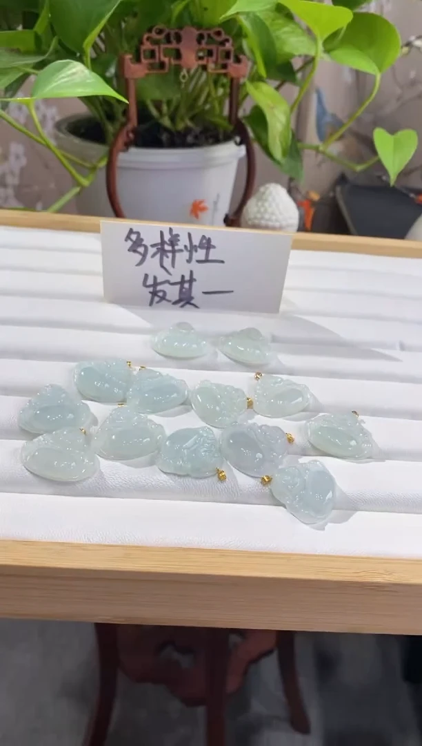 翡翠18K金镶嵌颈饰多样性仅发其一7528