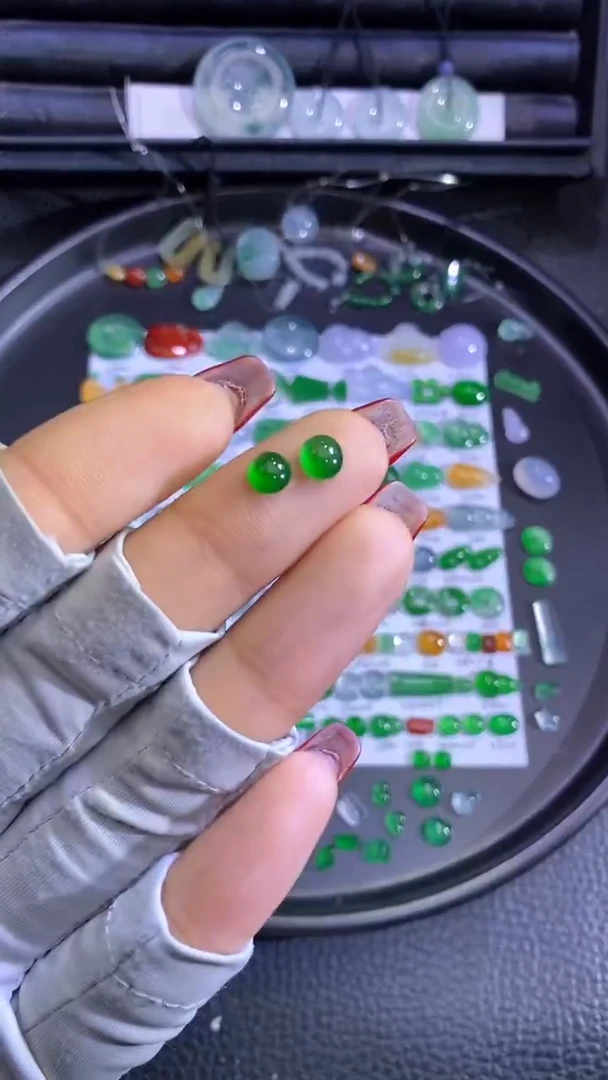 未镶嵌挂件翡翠蛋面