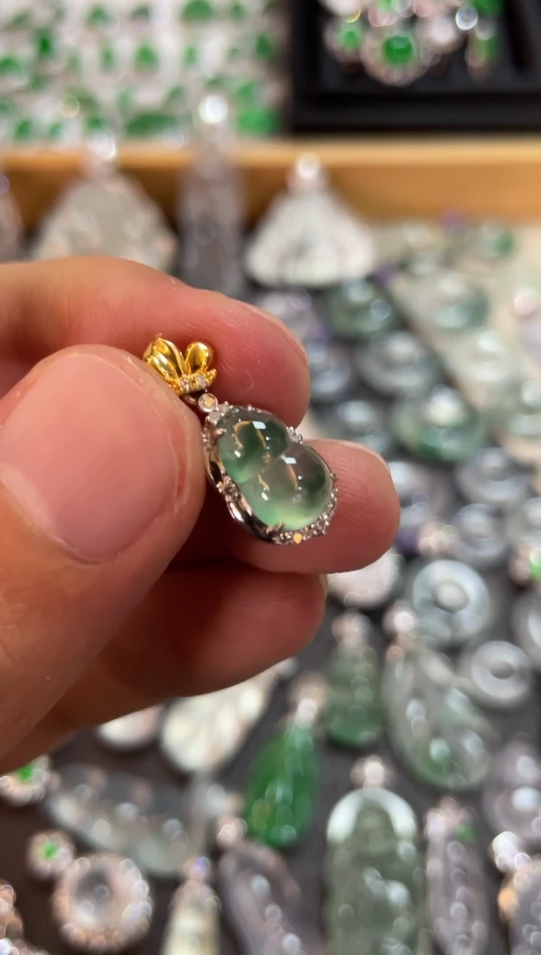 翡翠18K金镶嵌吊坠(不含链)葫芦