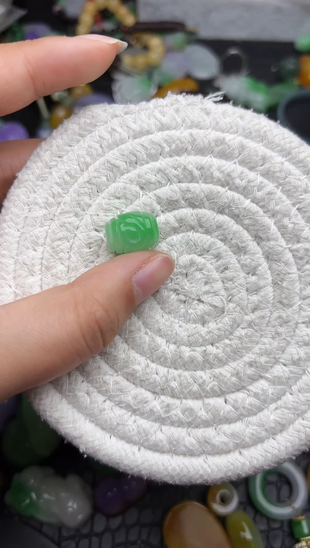 颈饰未镶嵌翡翠缅甸翡翠吊坠