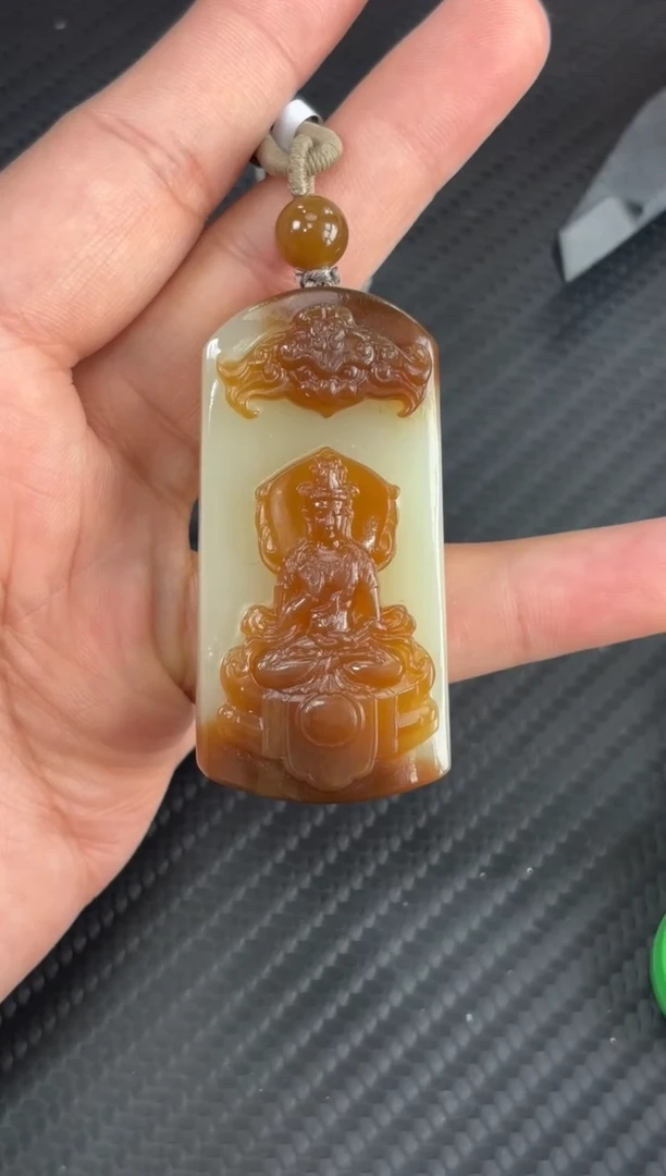 吊坠(赠链)未镶嵌和田玉若羌微色差吊坠m