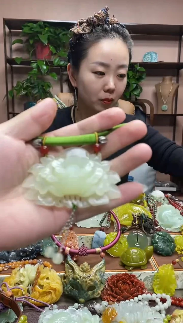 未镶嵌岫玉吊坠·