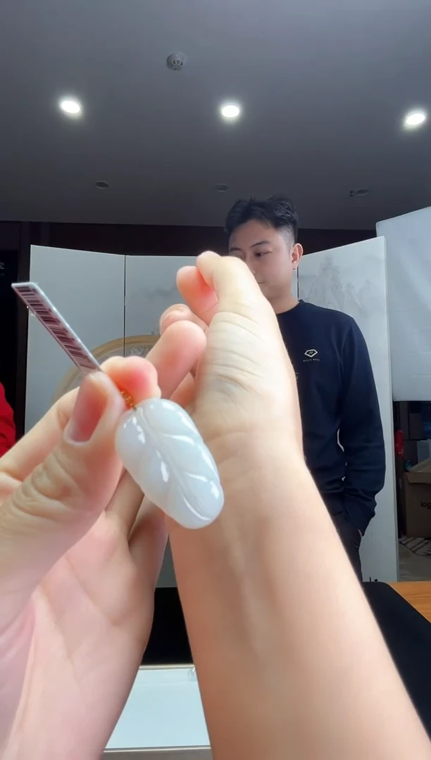 【闪购商品】翡翠吊坠(不含链)18K金镶嵌叶子吊坠