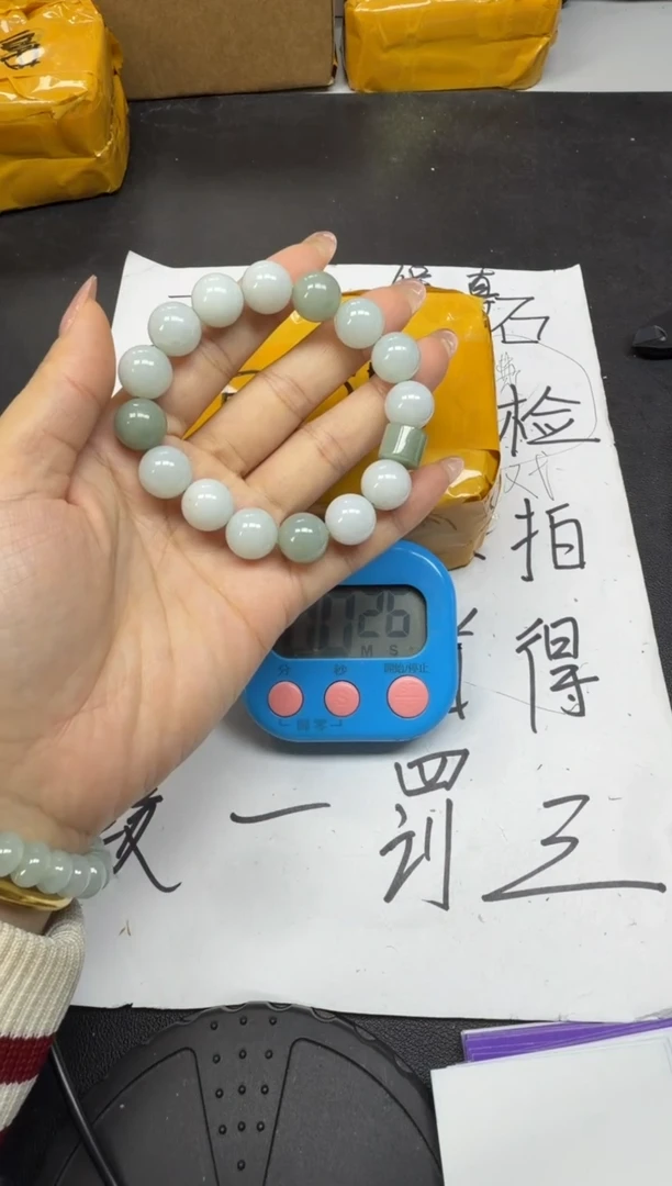 颈饰未镶嵌翡翠华**剑.