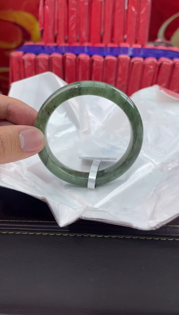 【闪购商品】翡翠手镯未镶嵌1翡翠手镯（微瑕）