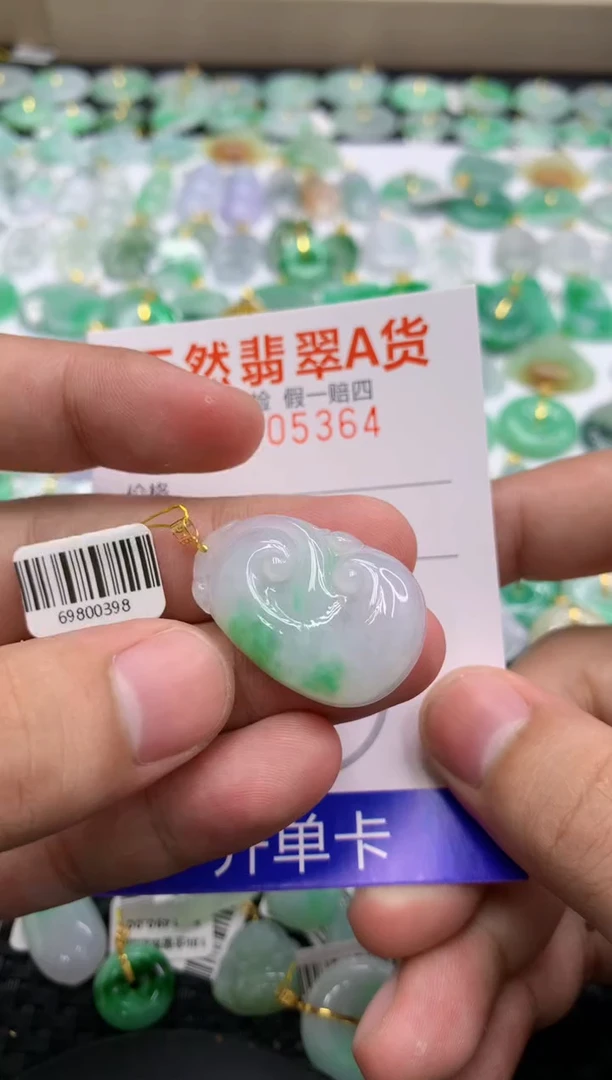 翡翠18K金镶嵌颈饰111111111111