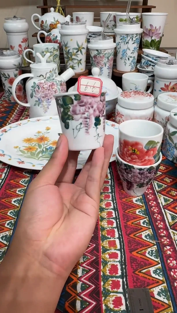 摆件景德镇高温釉下手绘陶瓷