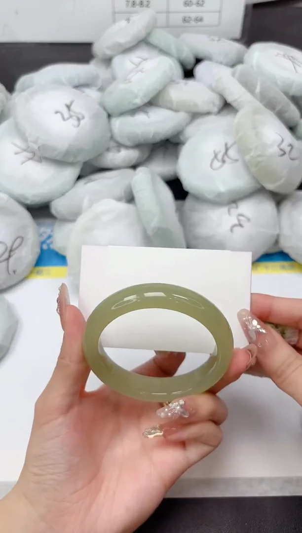 未镶嵌手镯石英质玉93-56.5