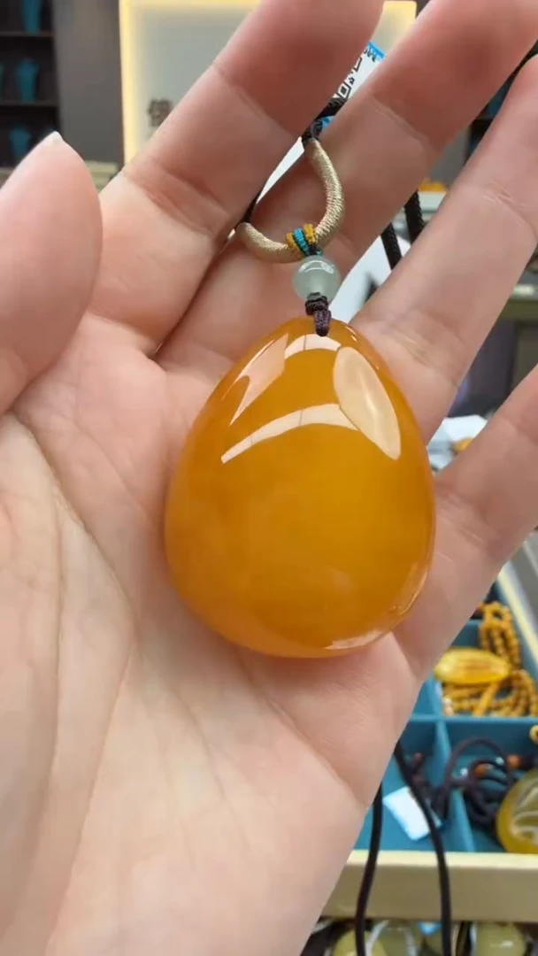 琥珀颈饰未镶嵌537秒拍号 假一罚三