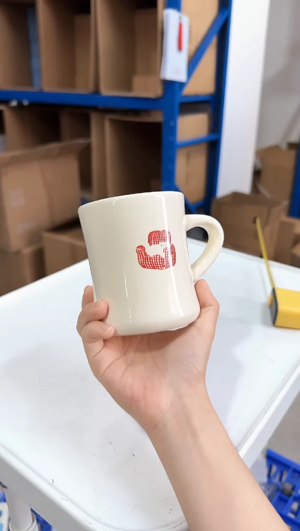 瓷片线条红色小猫杯350ml