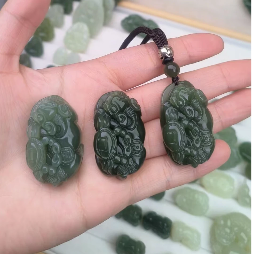 天然和田玉貔貅加螃蟹吊坠