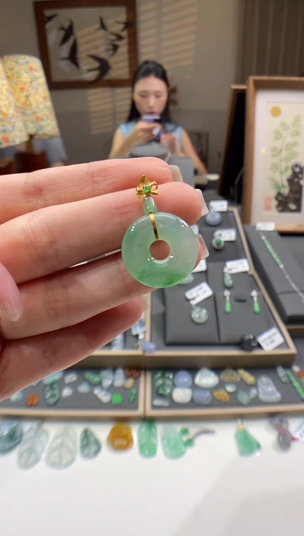 翡翠18K金镶嵌颈饰甜甜圈