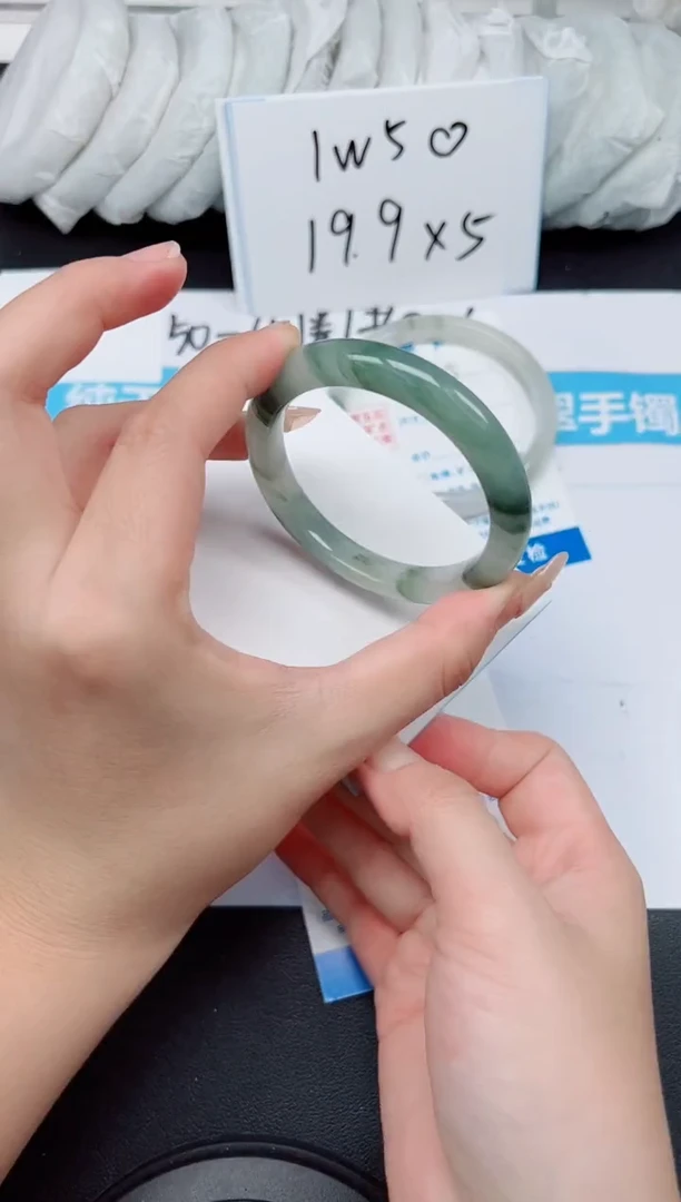 【闪购商品】石英质玉手镯未镶嵌G126-52.4