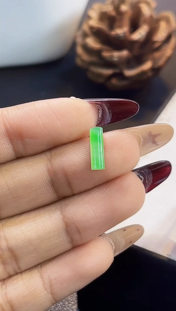 裸石翡翠聚乔02阳绿无事柱11.1*3.5*2.2