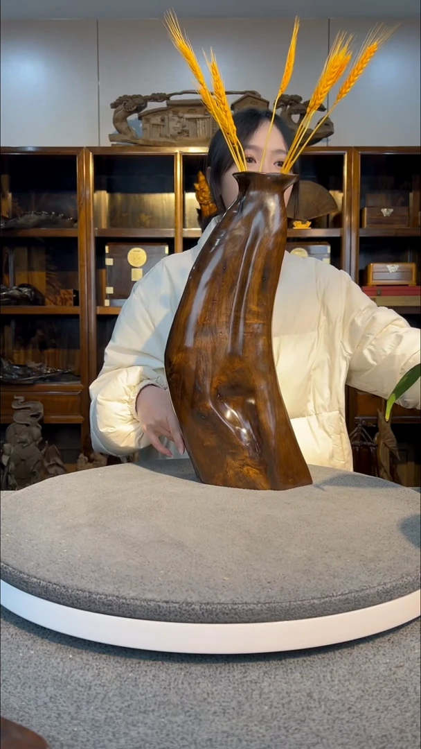 【闪购商品】金丝楠木雕随形花瓶1