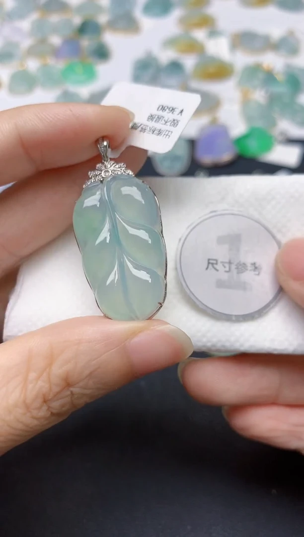 翡翠18K金镶嵌颈饰天然缅甸A货翡翠