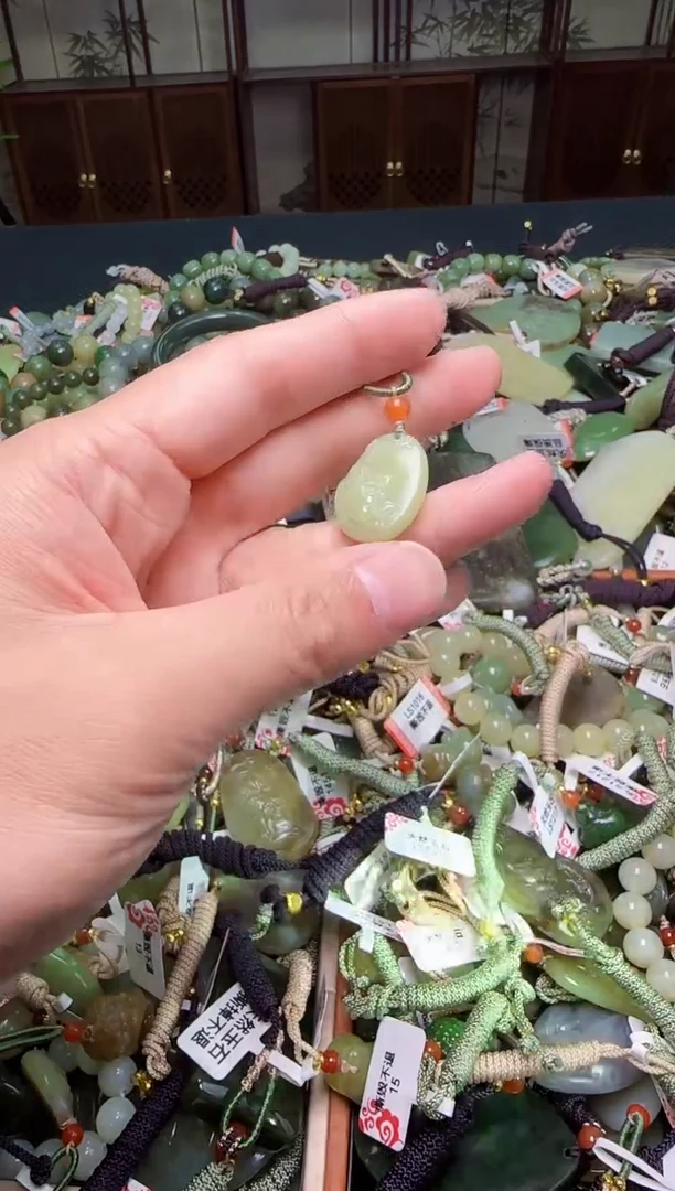 颈饰未镶嵌和田玉1