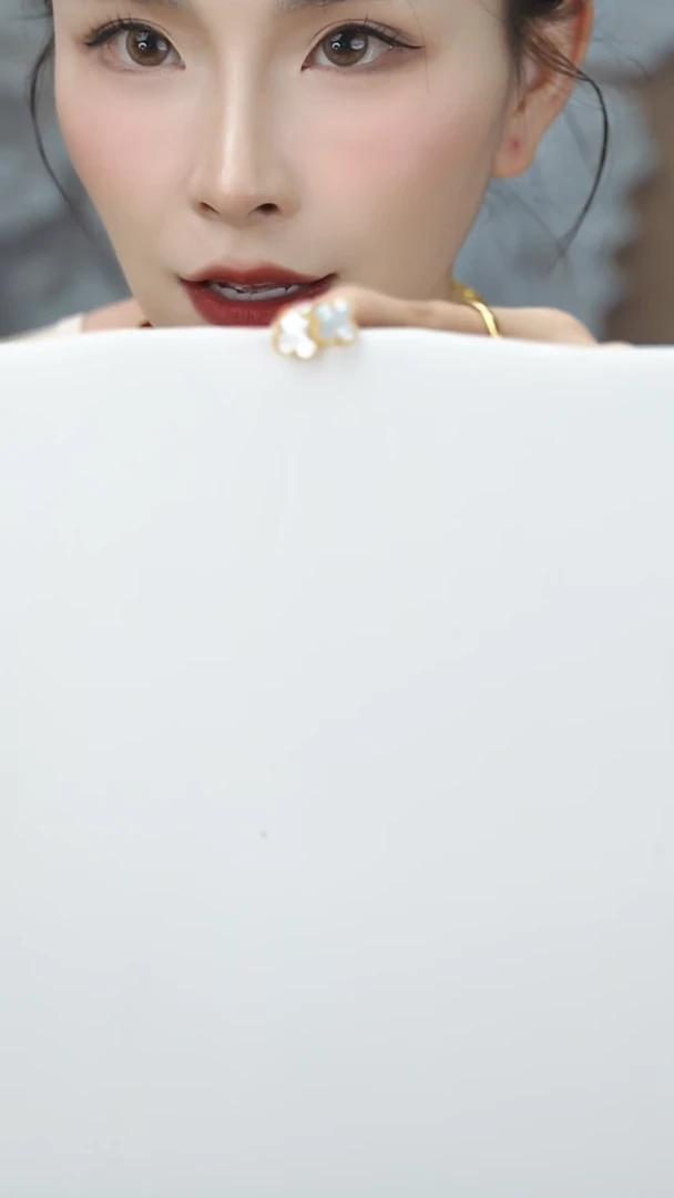 耳钉贝壳（贝母）18K金镶嵌15mm耳钉 18K金镶嵌