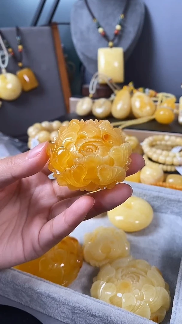 裸石琥珀未镶嵌精工牡丹花