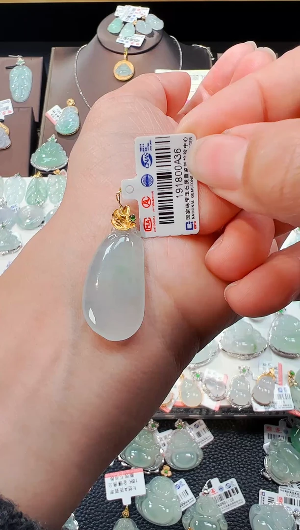 【闪购商品】翡翠吊坠(不含链)18K金镶嵌福瓜吊坠A36