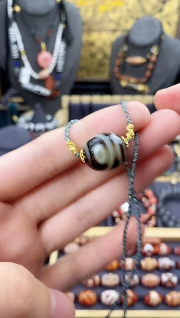 【闪购商品】玛瑙/玉髓颈饰未镶嵌美泓牙黄莲花二眼锁骨链