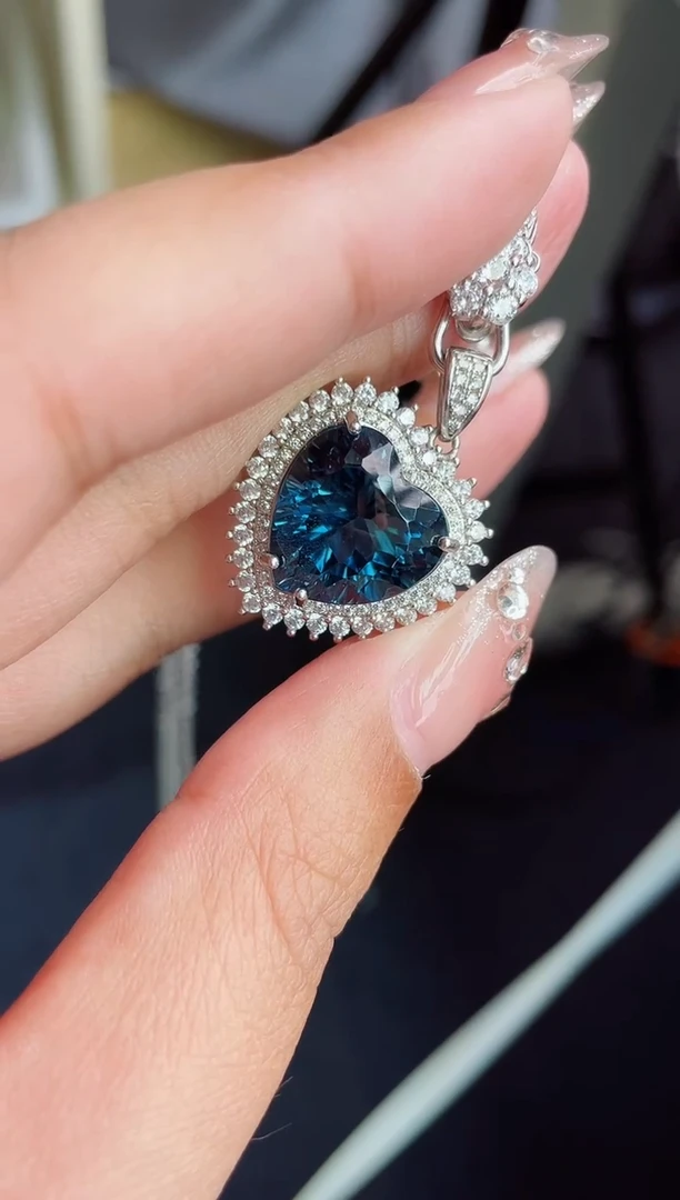 【闪购商品】托帕石颈饰银S925镶嵌吊坠