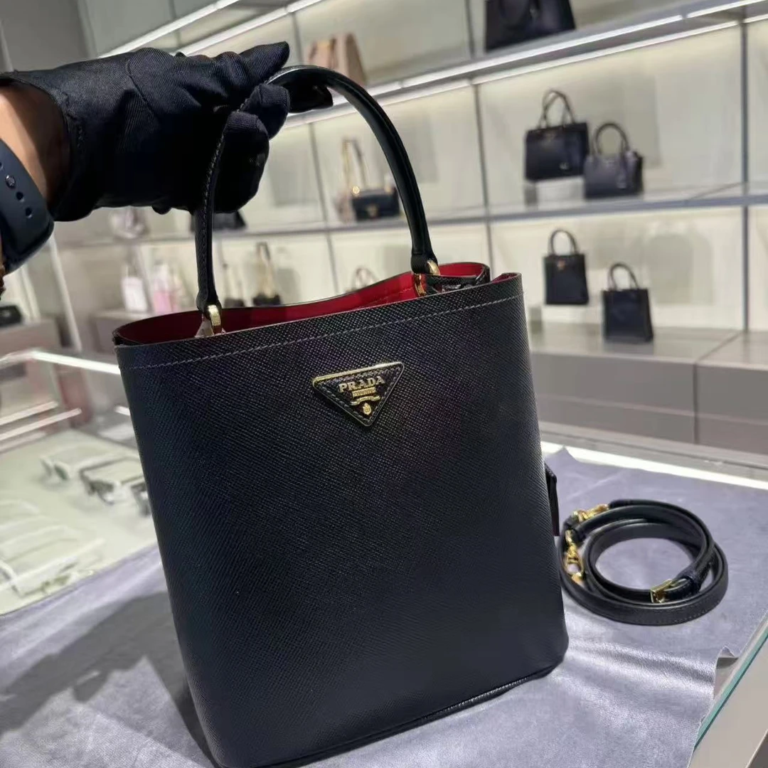 95新 Prada/普拉达 坤球奢选普拉达中号水桶包