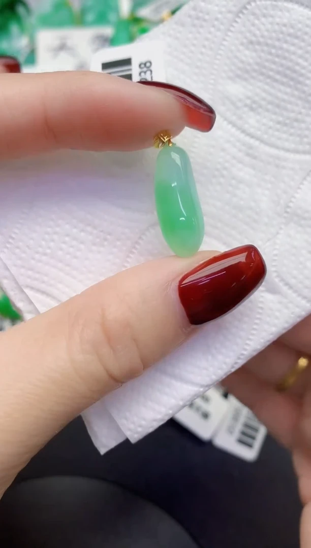 颈饰18K金镶嵌翡翠缅甸天然翡翠a货