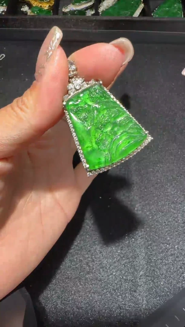 【闪购商品】翡翠吊坠(赠链)未镶嵌多样性发货拍一发一