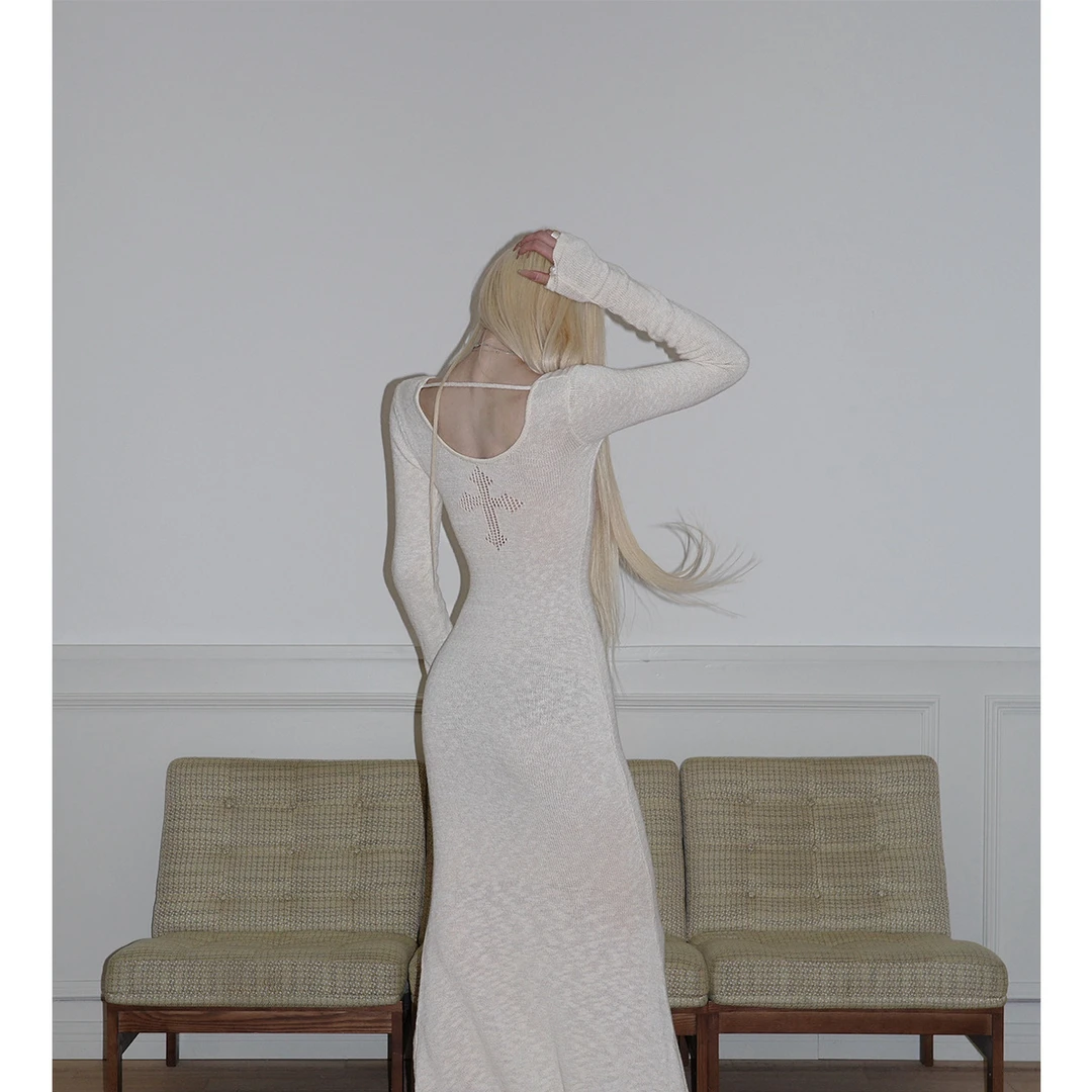 Rase le sol‘Twin Cross‌’镂空十字毛衣裙修身长款针织连衣裙