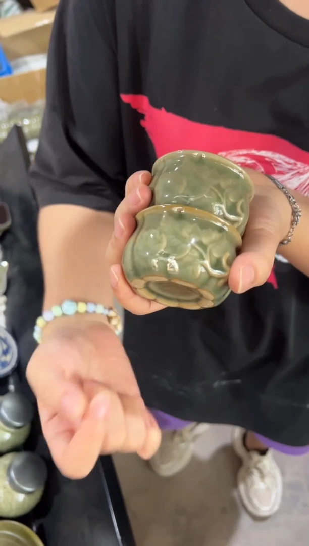 微瑕耀州窑青瓷南瓜小杯一对