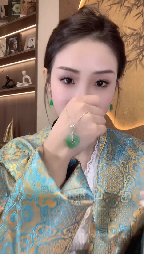 【闪购商品】翡翠吊坠(不含链)18K金镶嵌C30