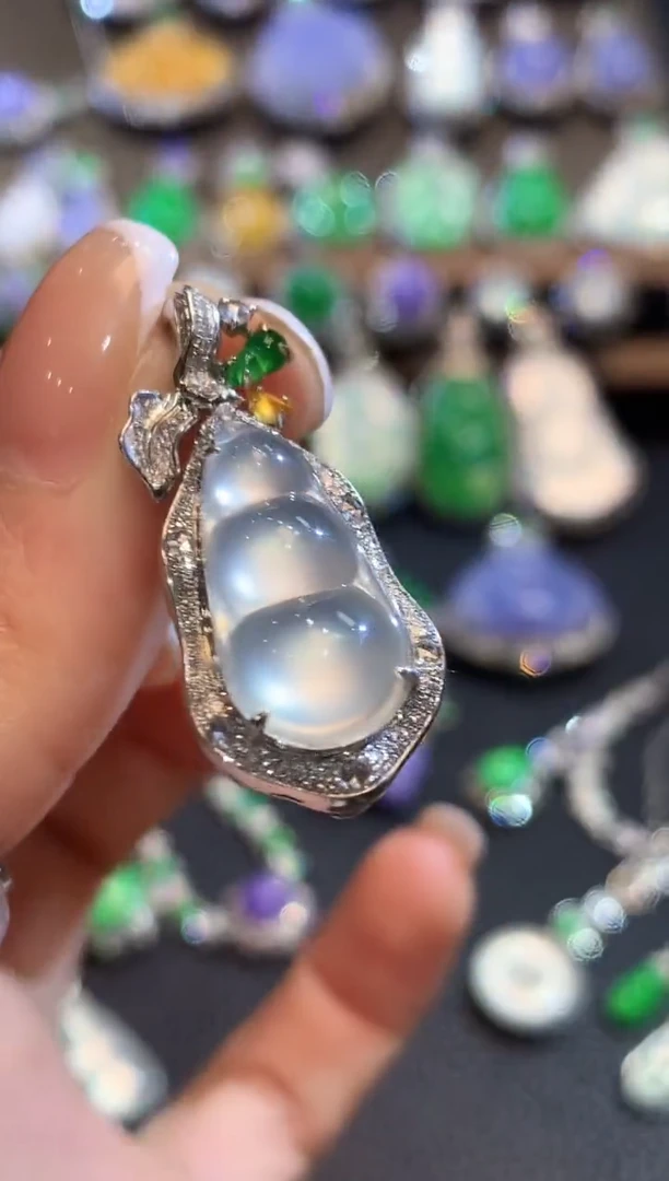 吊坠(不含链)18K金镶嵌翡翠C50