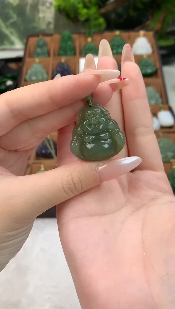 颈饰未镶嵌和田玉吊坠