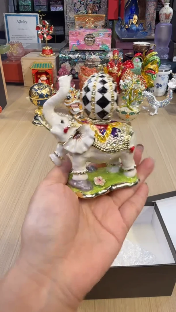 65七宝白色背蛋象