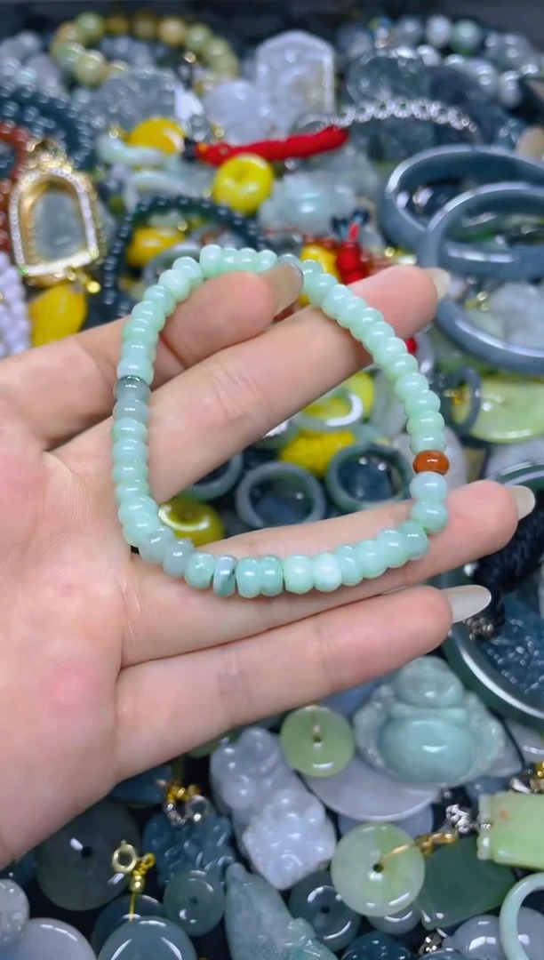 颈饰未镶嵌翡翠5MM/ C /翡翠A货，一件也是批发价