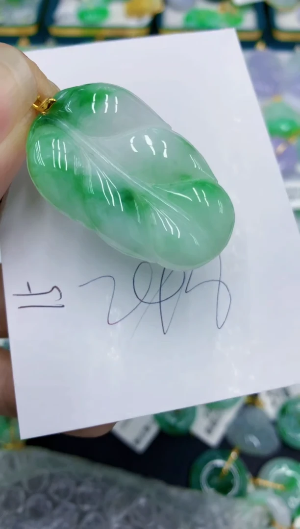 翡翠18K金镶嵌颈饰1111111111