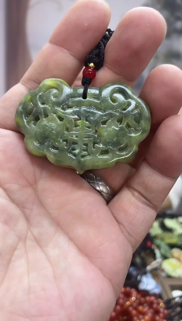 未镶嵌岫玉吊坠`