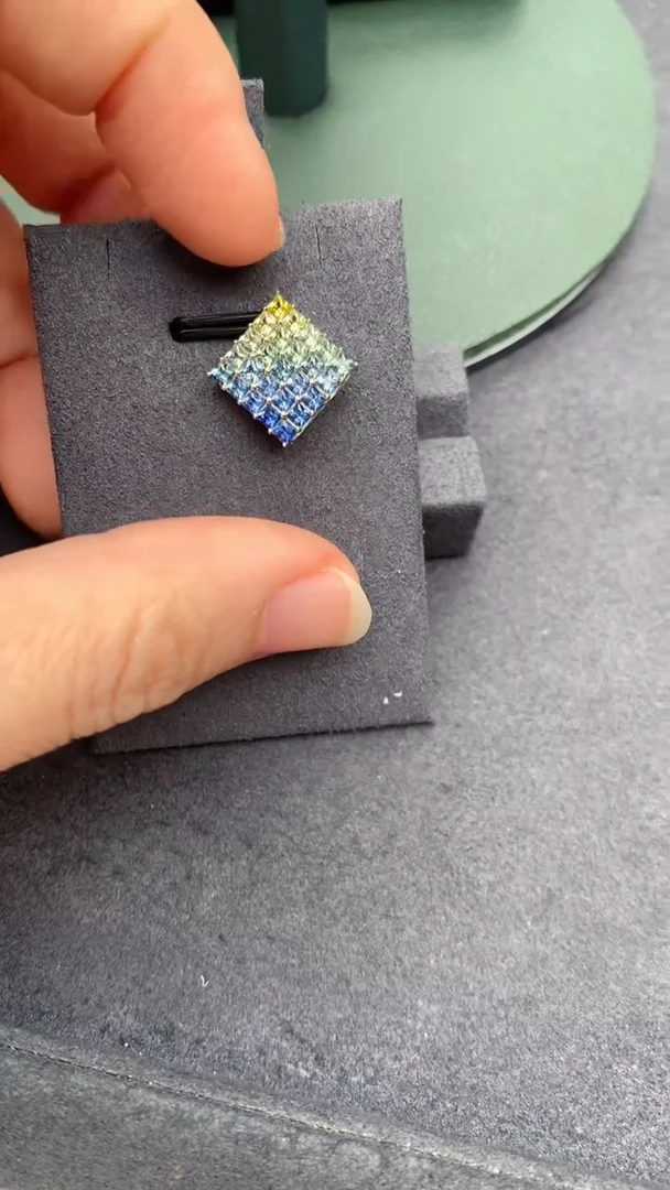 颈饰彩色蓝宝石18K金镶嵌1.3ct彩蓝宝 DF