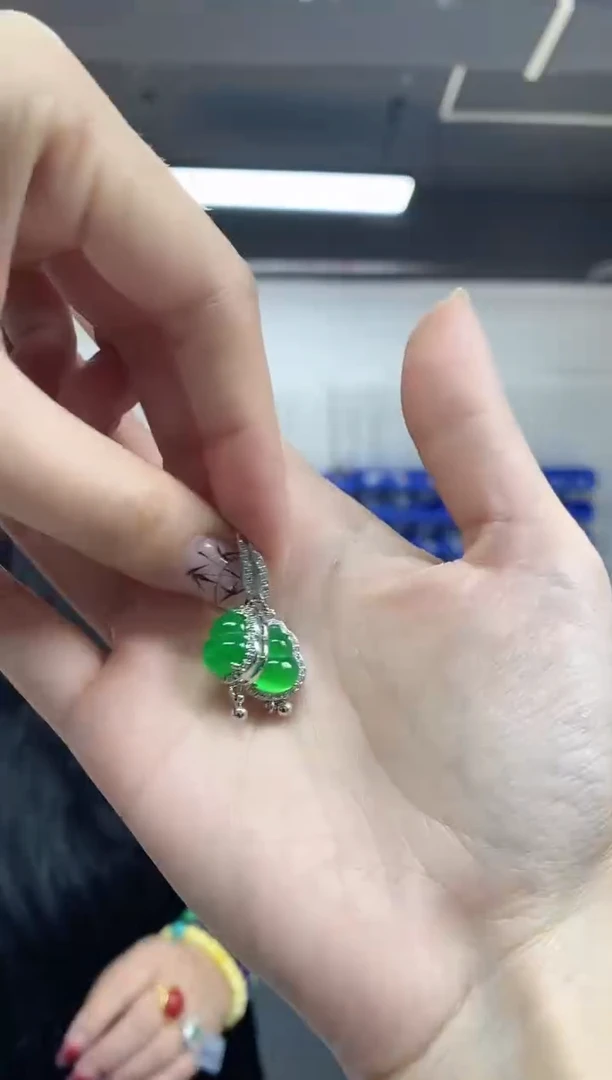 【闪购商品】翡翠耳饰未镶嵌多样性发其一颜色微差