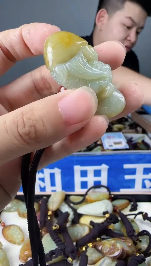 和田玉未镶嵌颈饰1