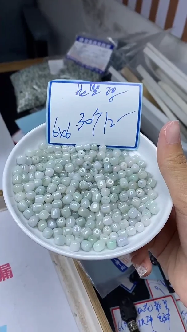 手饰翡翠未镶嵌6696冰果老型6*6mm20颗12元