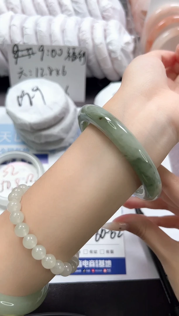 未镶嵌手镯石英质玉033-61.6