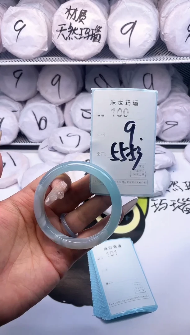 玛瑙/玉髓手镯未镶嵌100